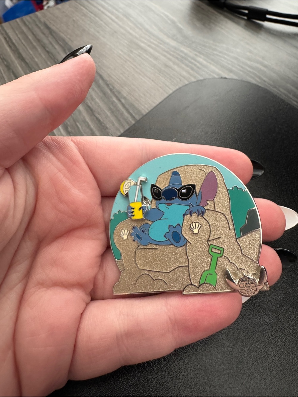 Stitch Sitting Sand Chair Pin Trading Nights 2025 Pivot Lemonade Disney Pin